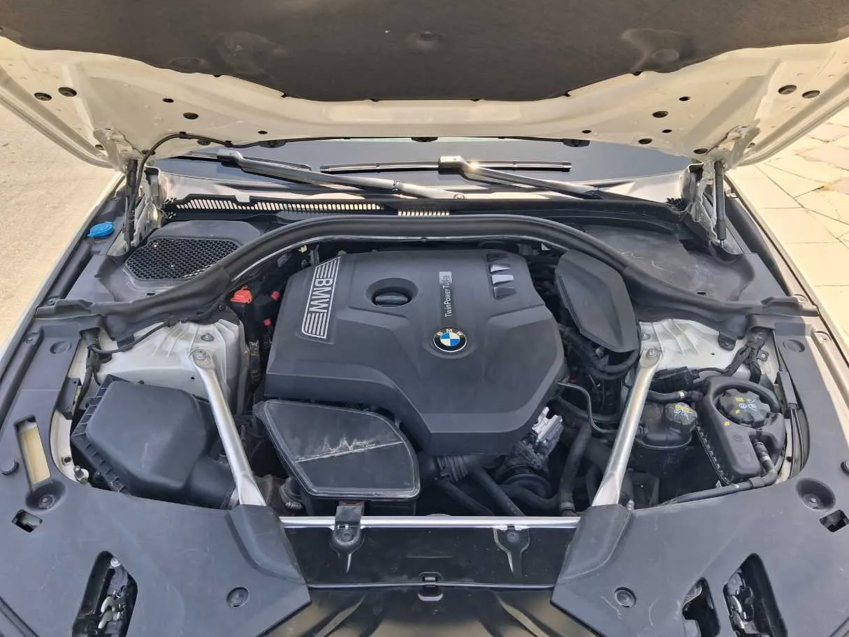Car image 21