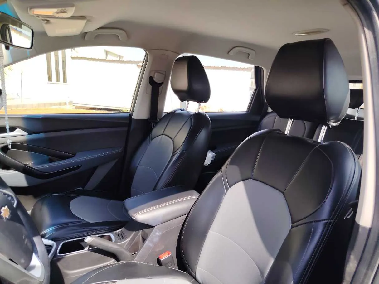 Car image 13