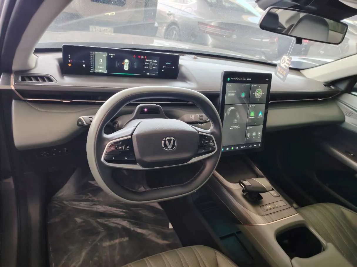 Car image 16