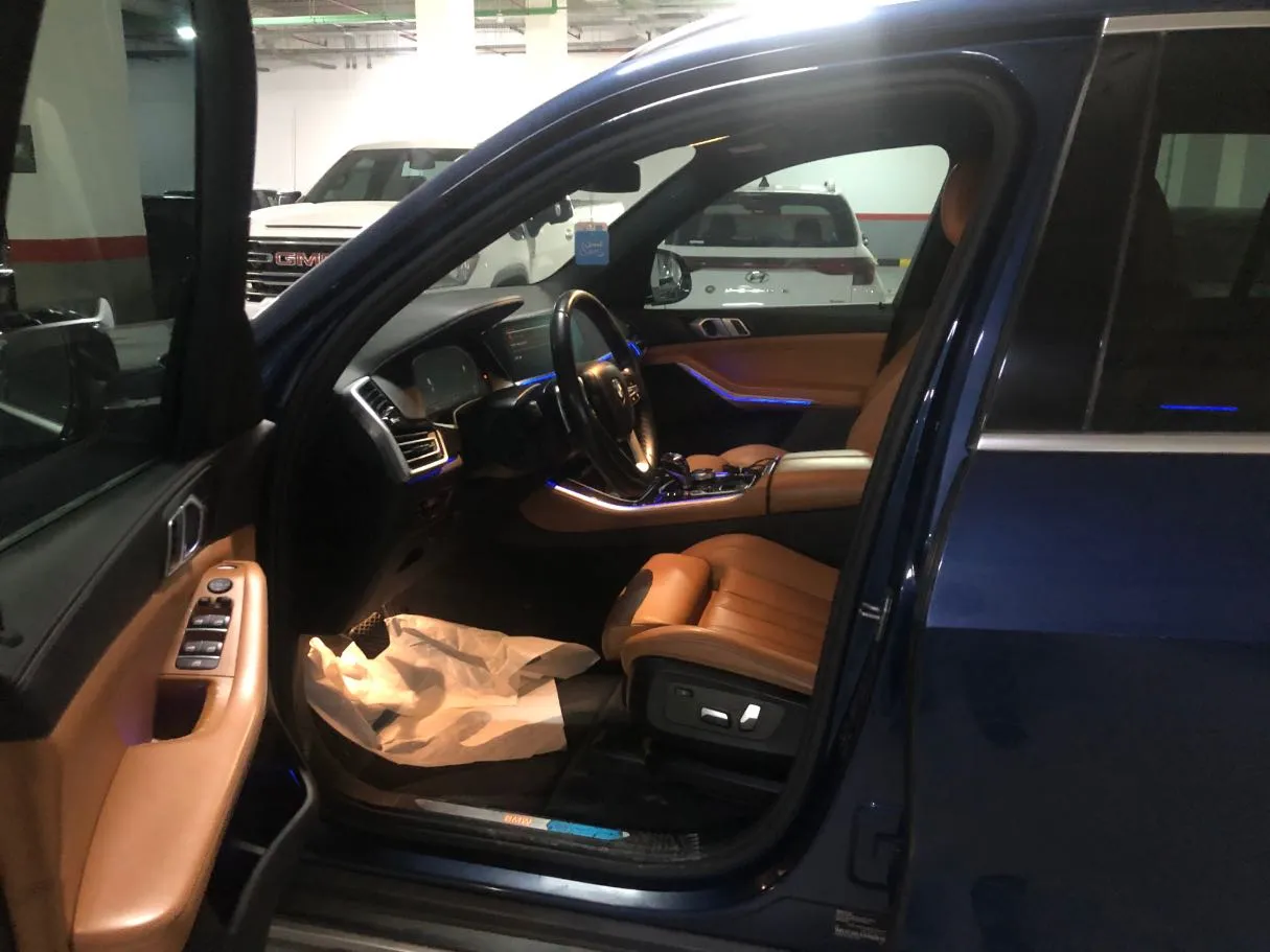 Car image 12