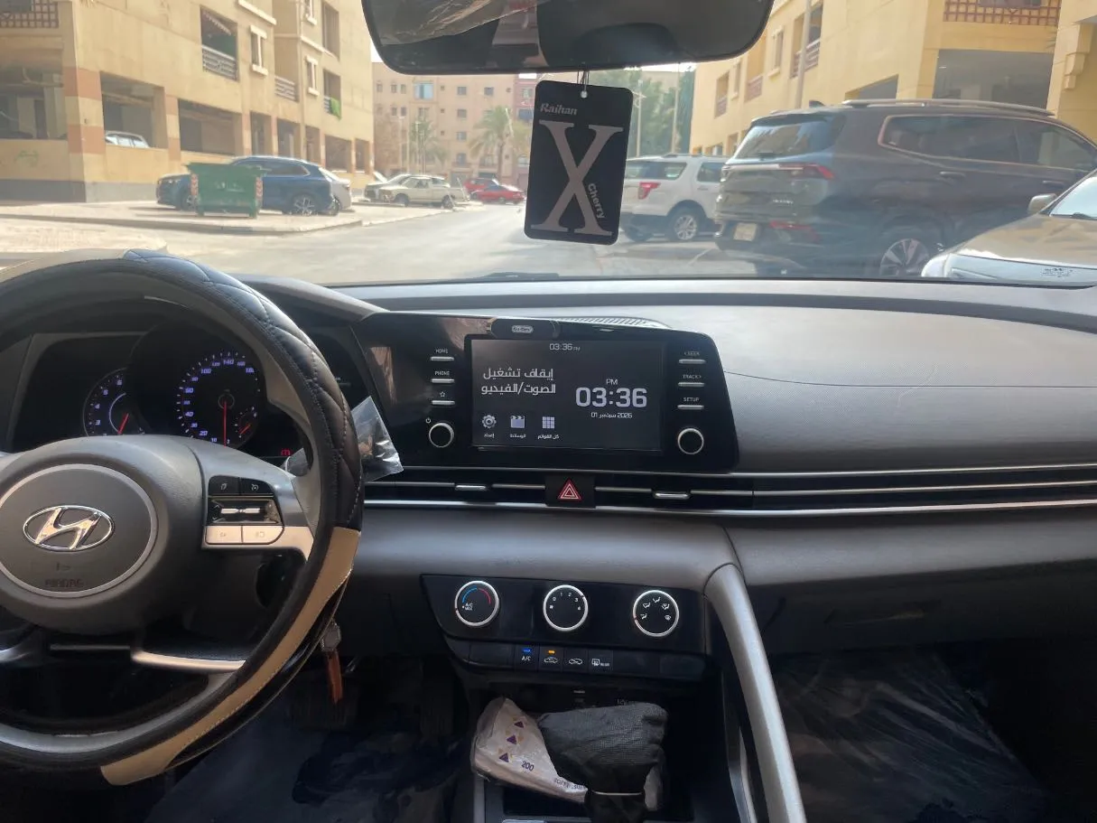 Car image 19