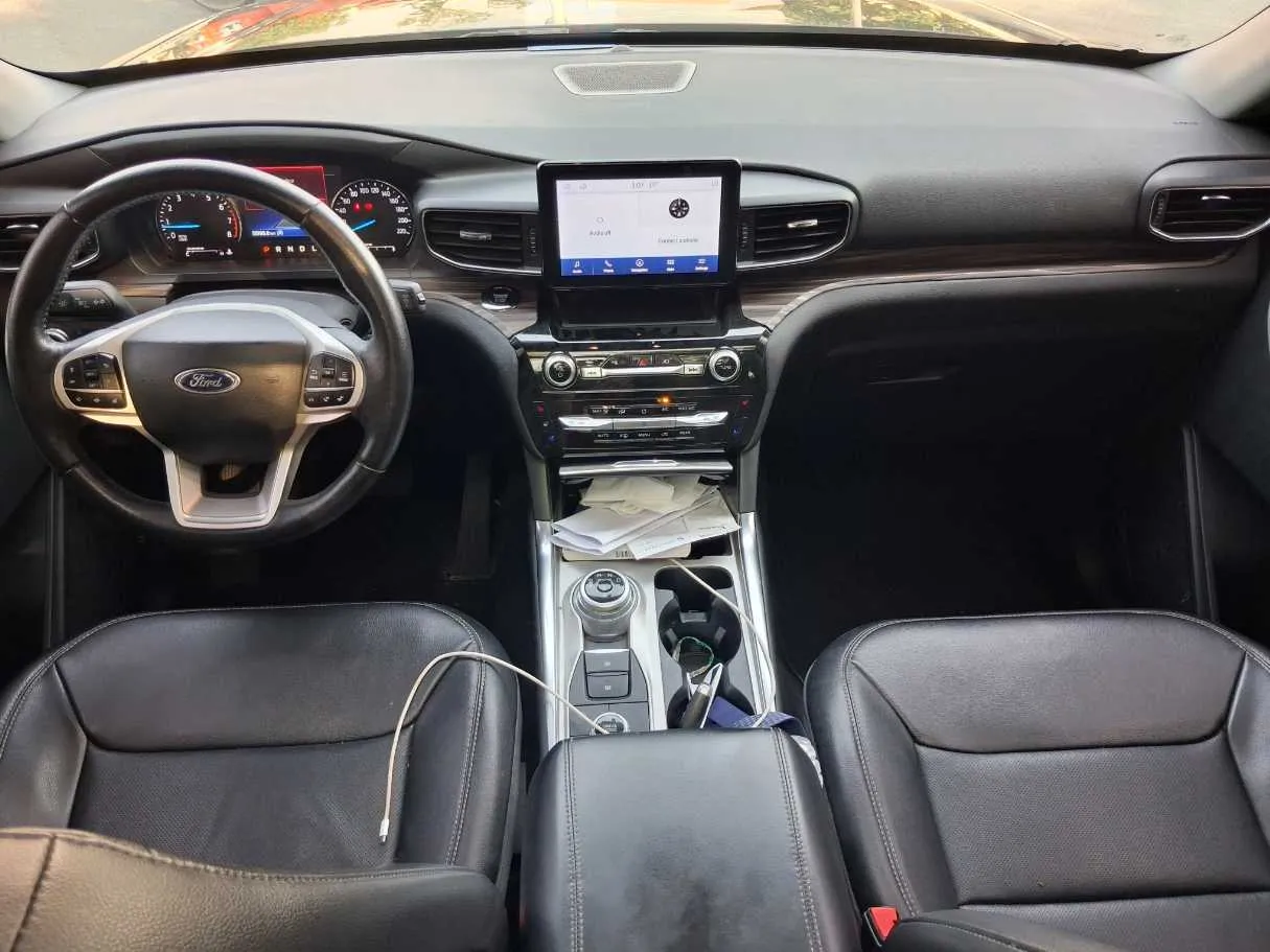 Car image 15
