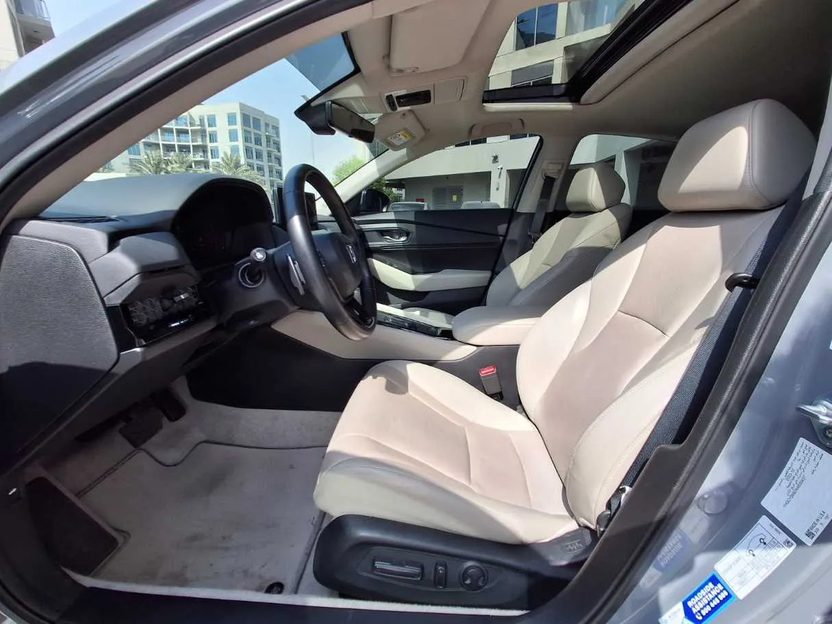 Car image 13