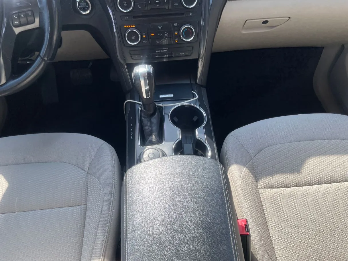 Car image 18