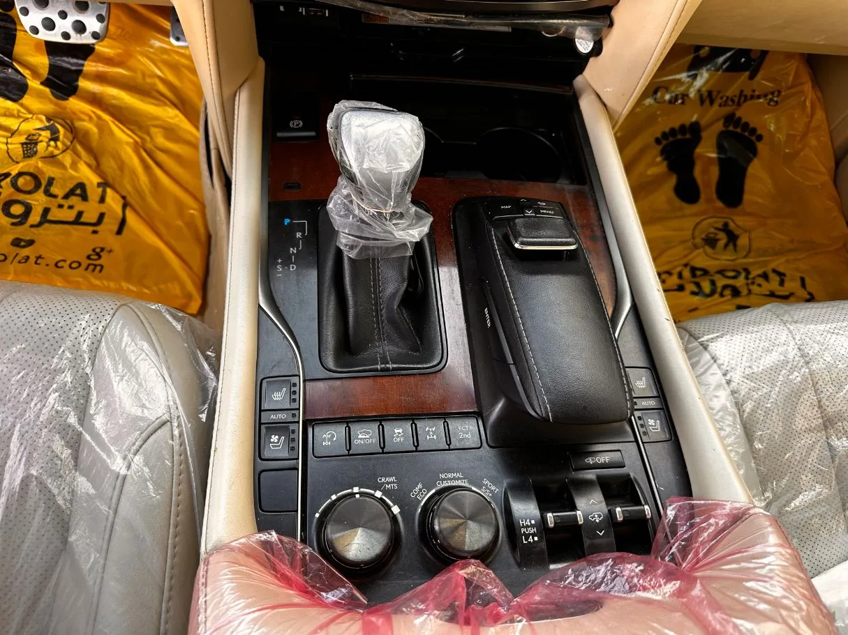 Car image 18