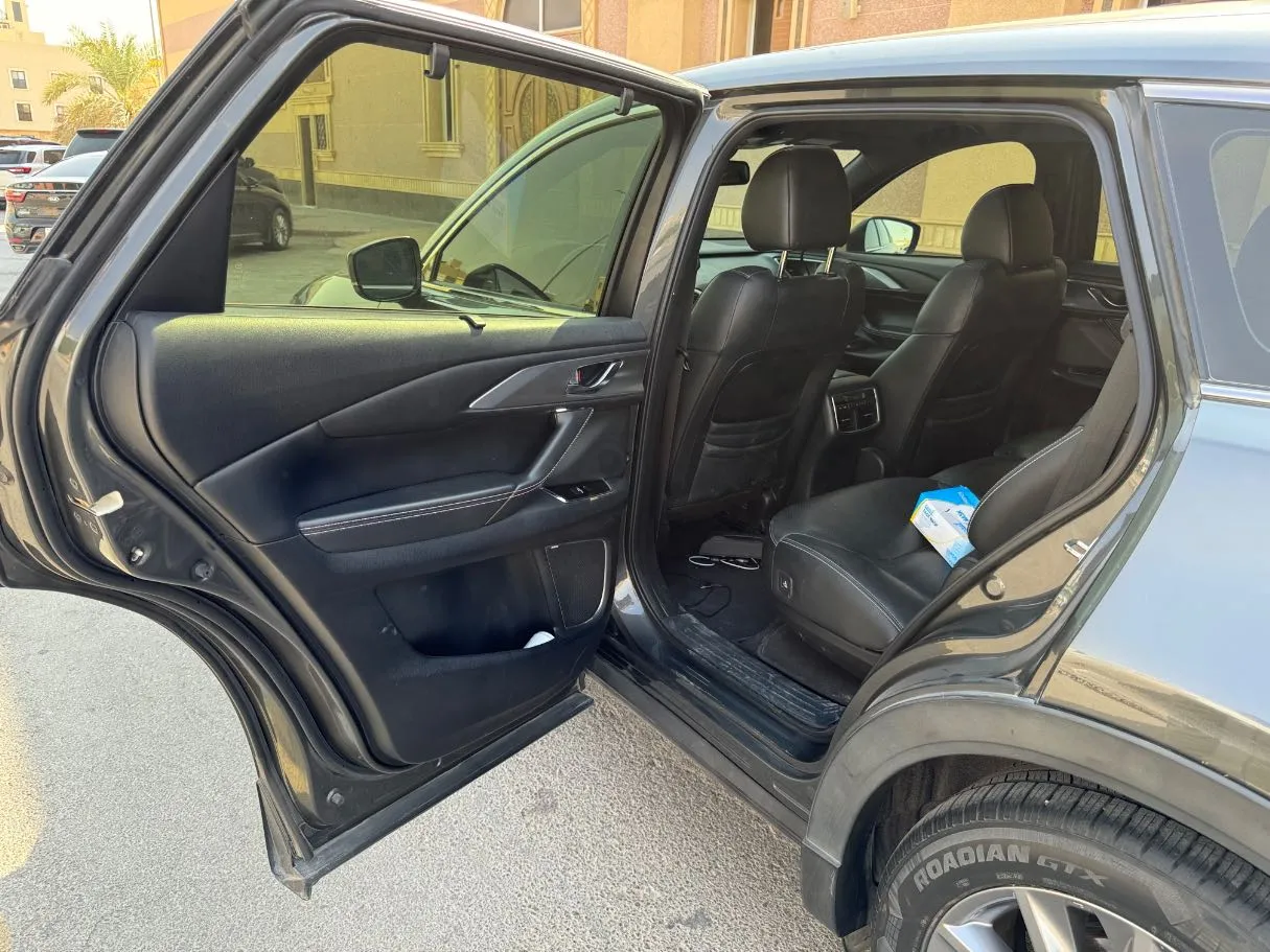 Car image 14