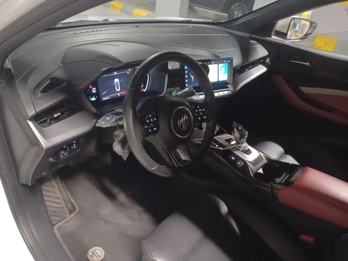 Car image 12