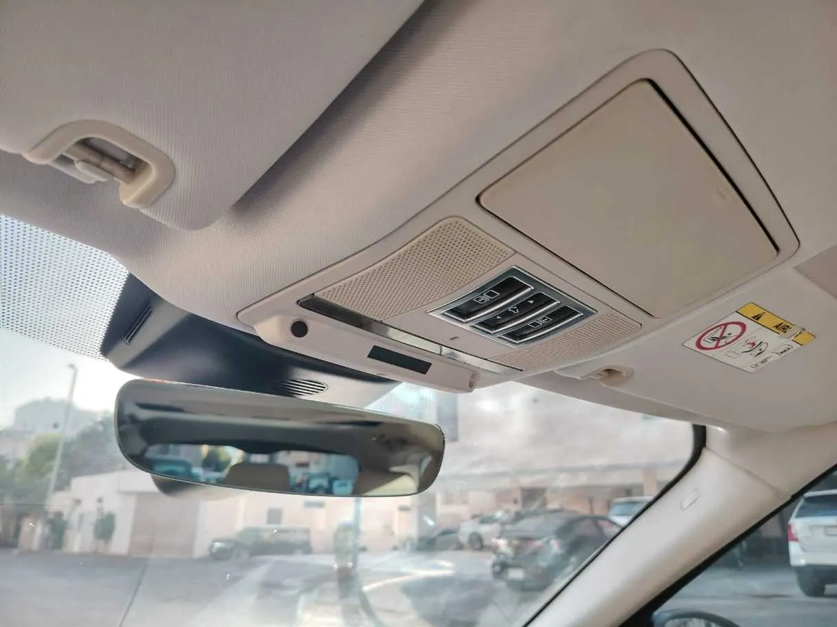 Car image 32