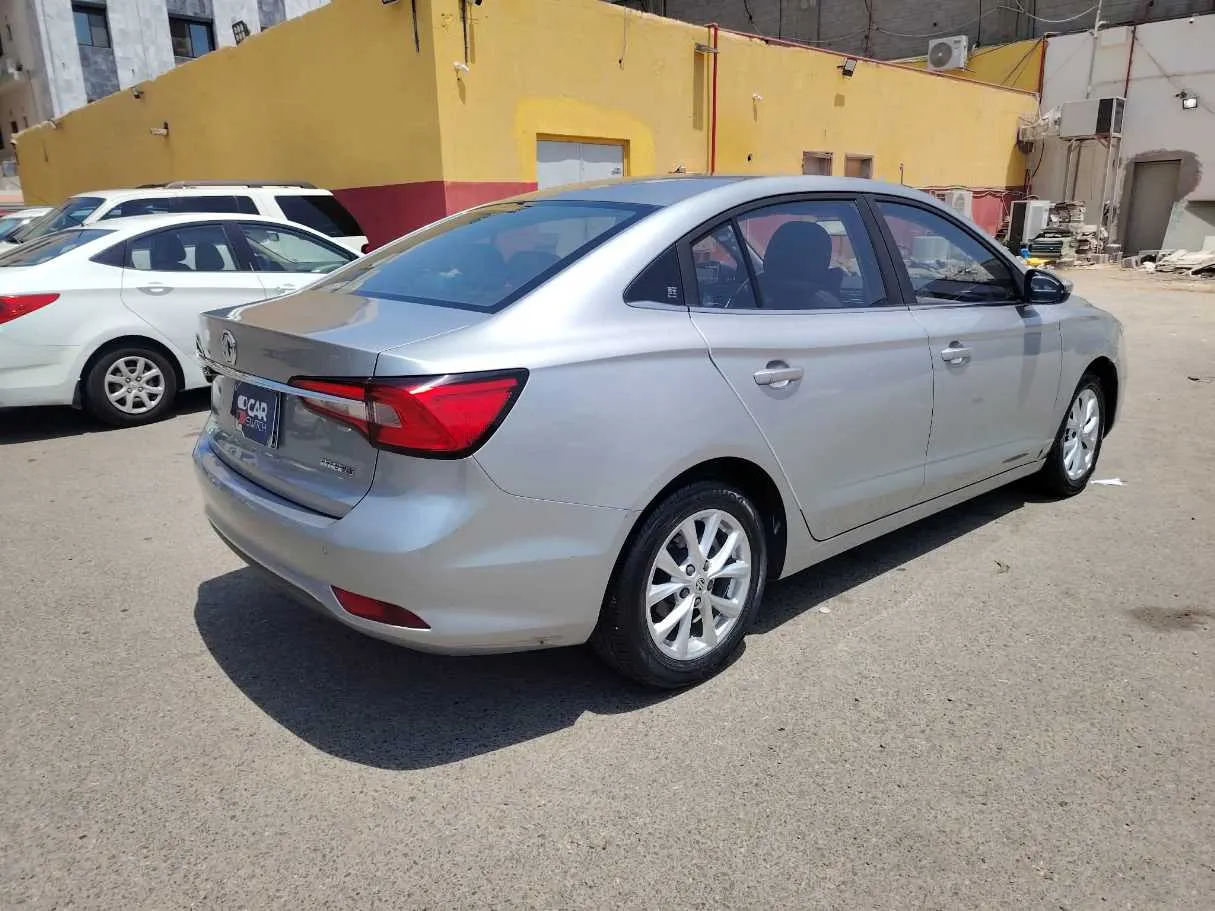 Car image 5