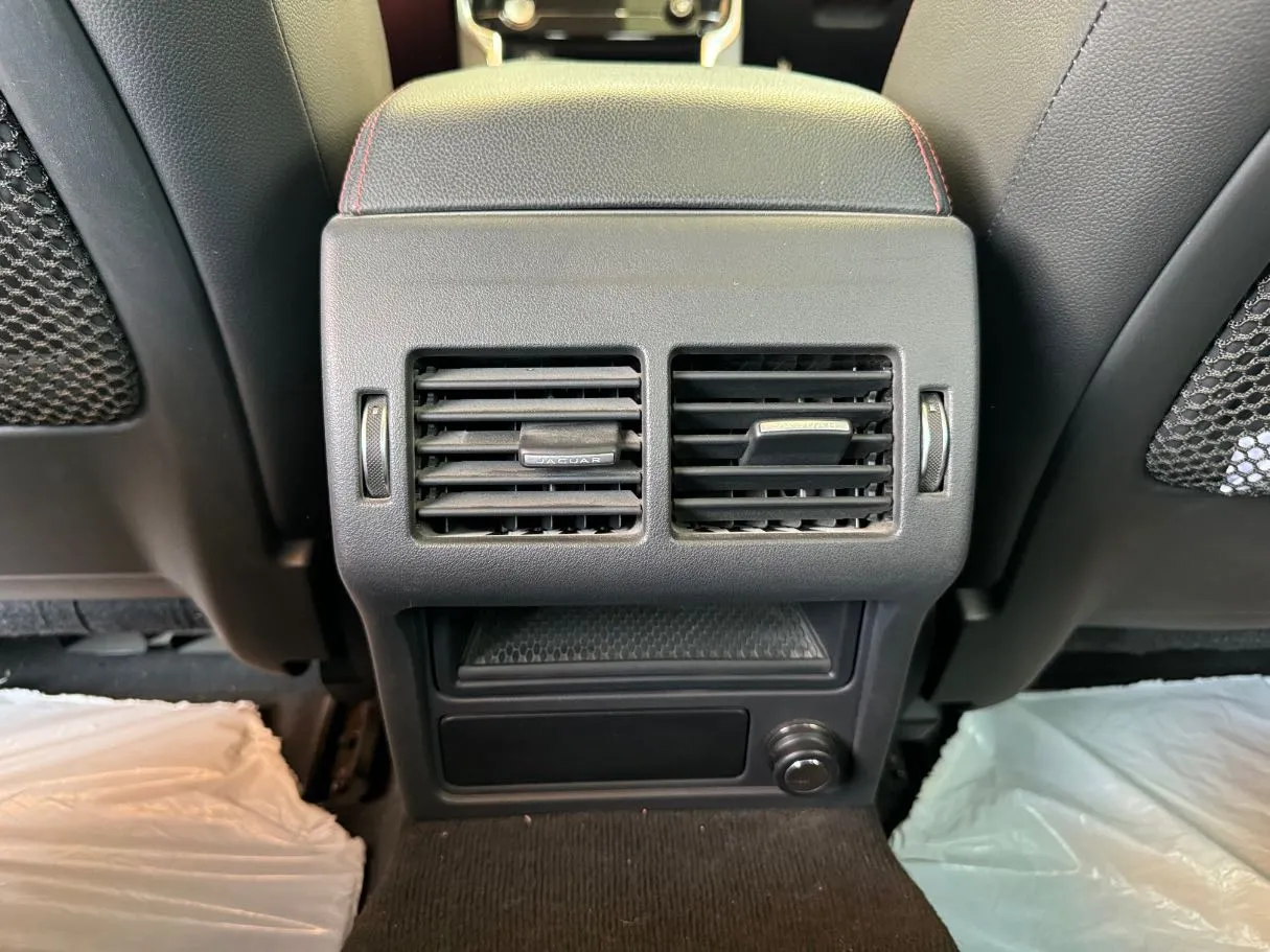 Car image 27