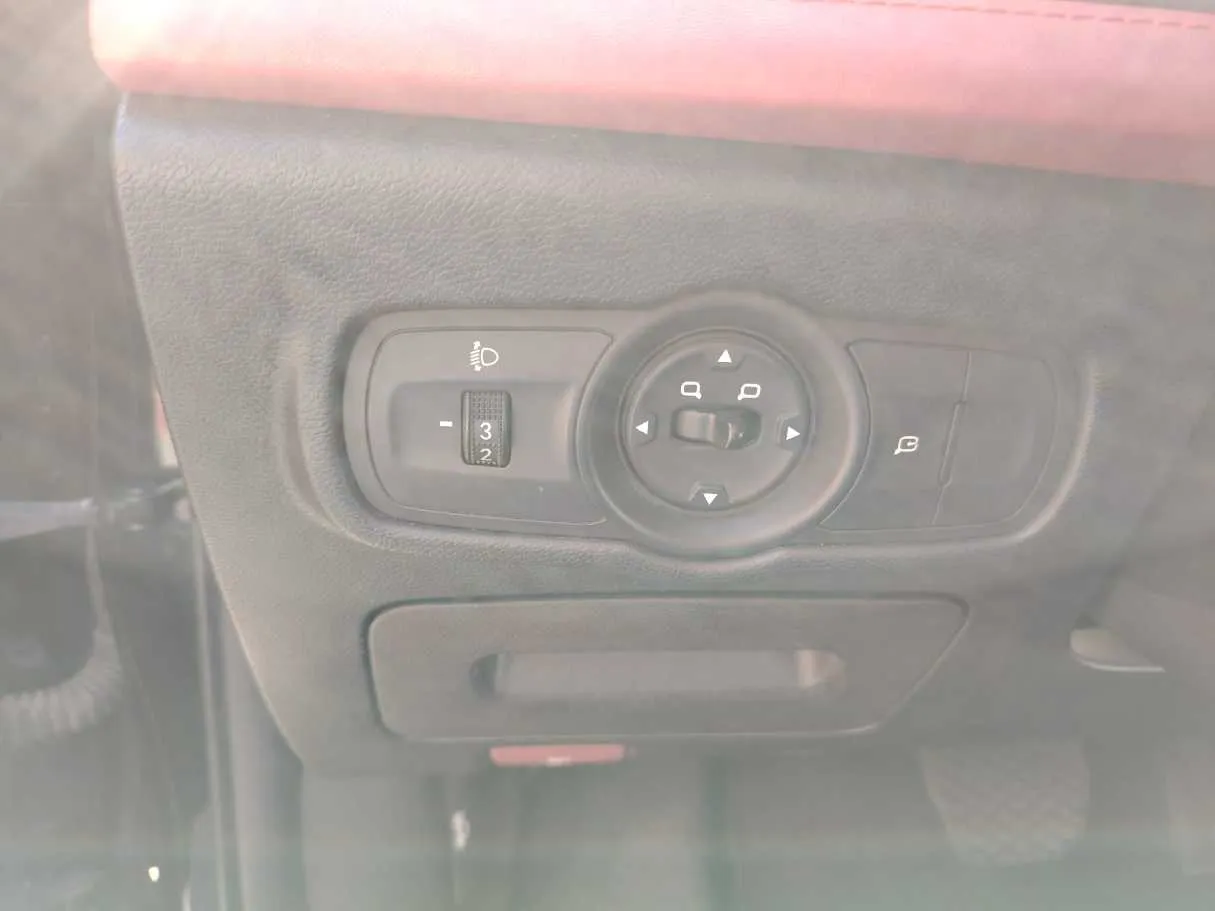 Car image 38
