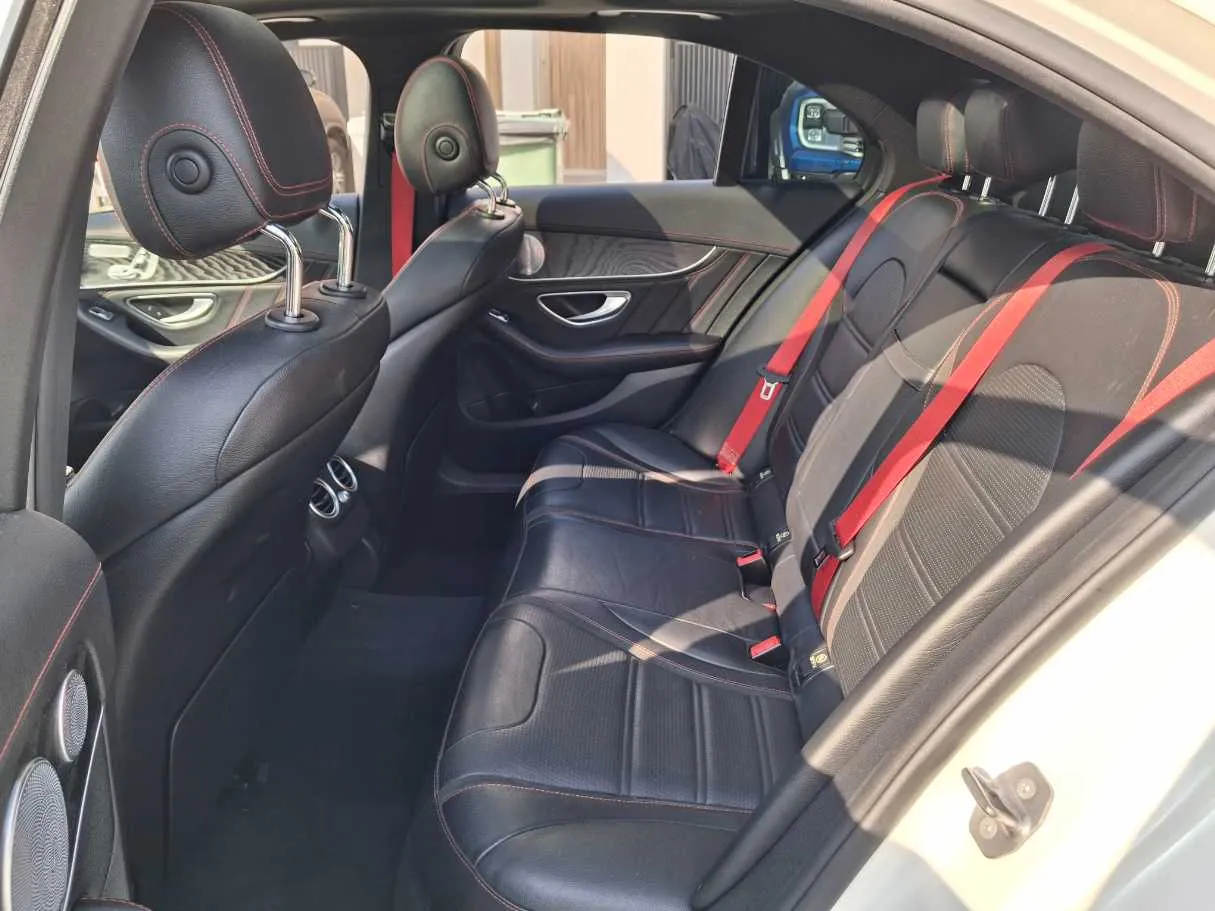 Car image 14