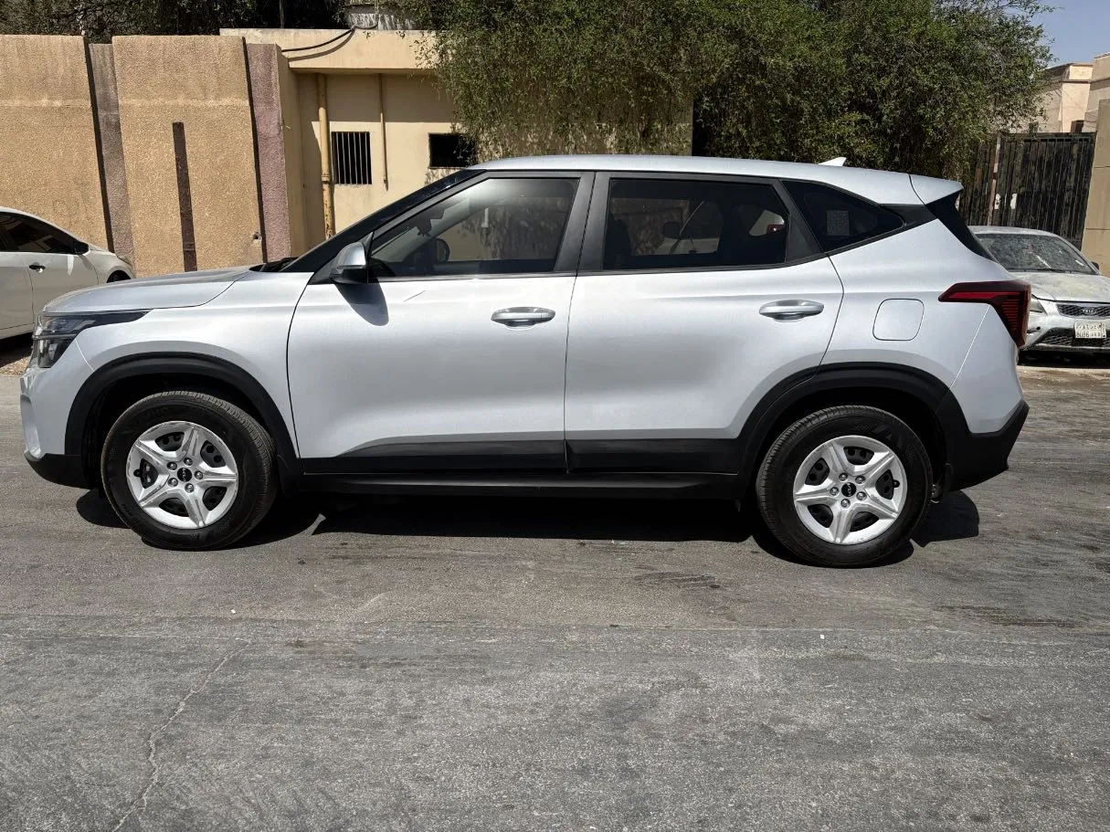 Car image 8