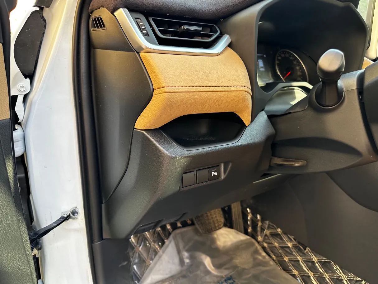 Car image 26