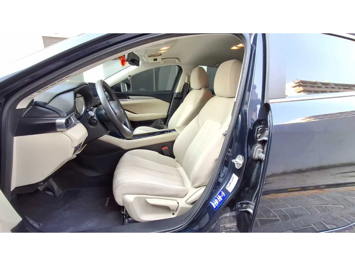 Car image 12