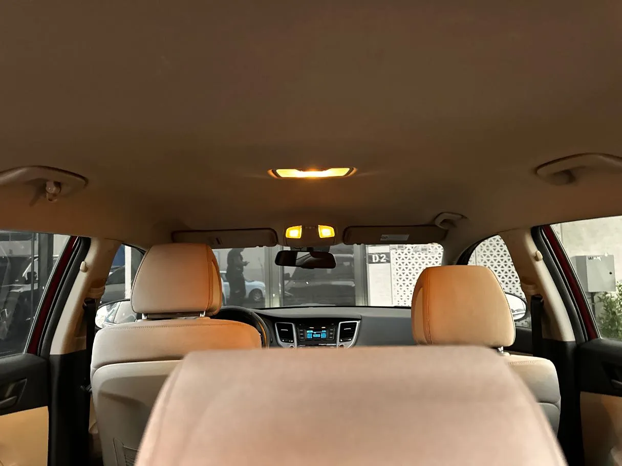 Car image 15