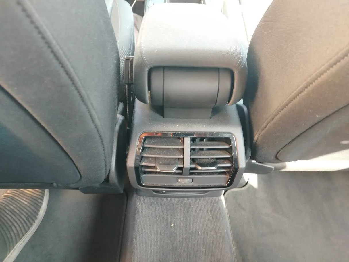 Car image 35