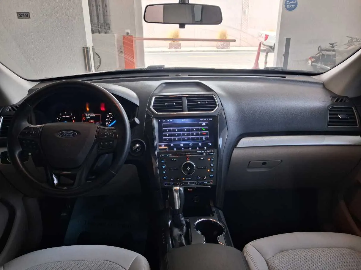 Car image 25