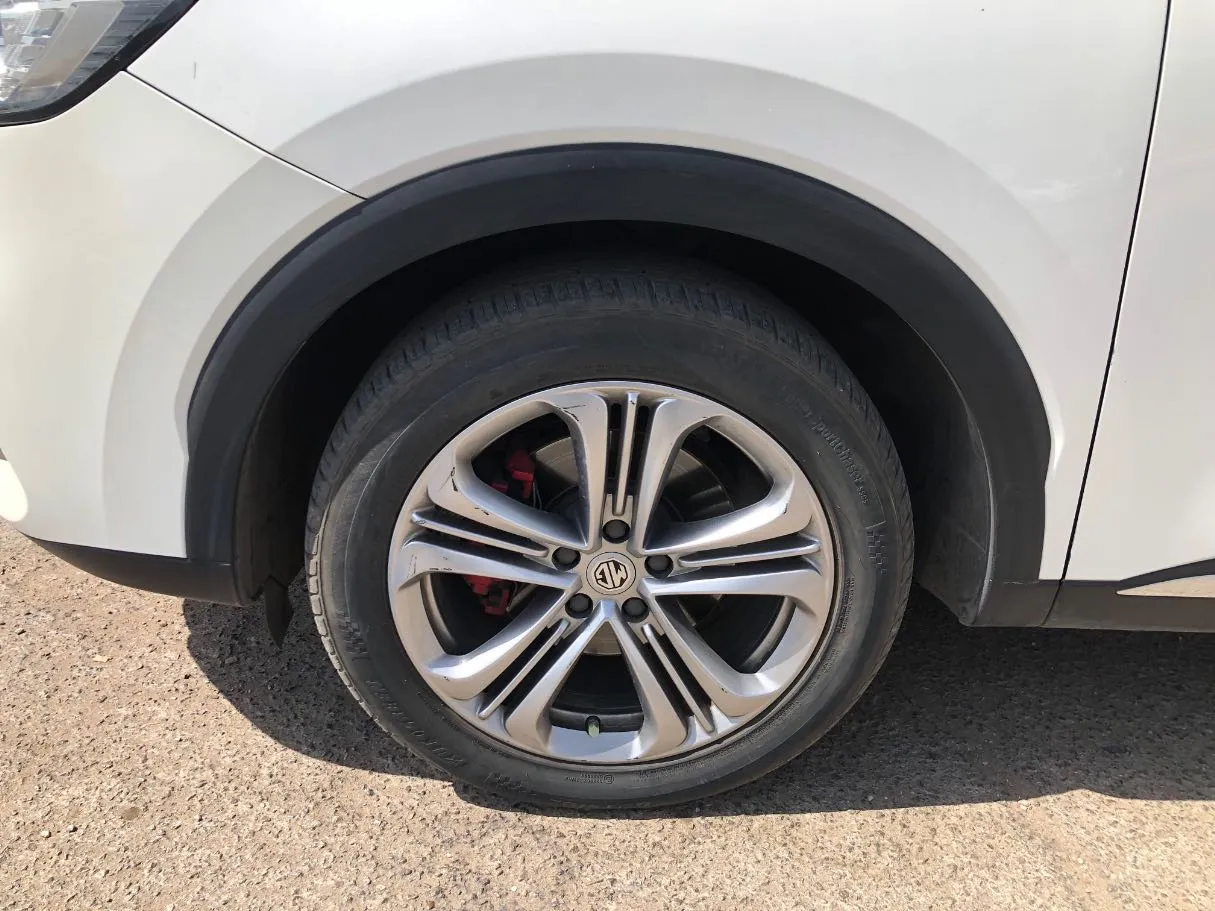 Car image 10