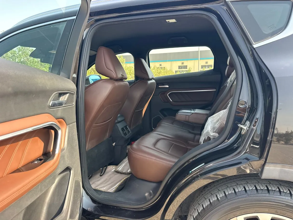 Car image 13
