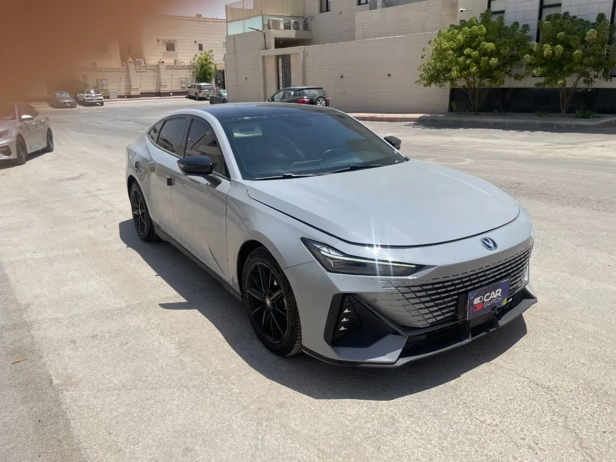 Car image 3