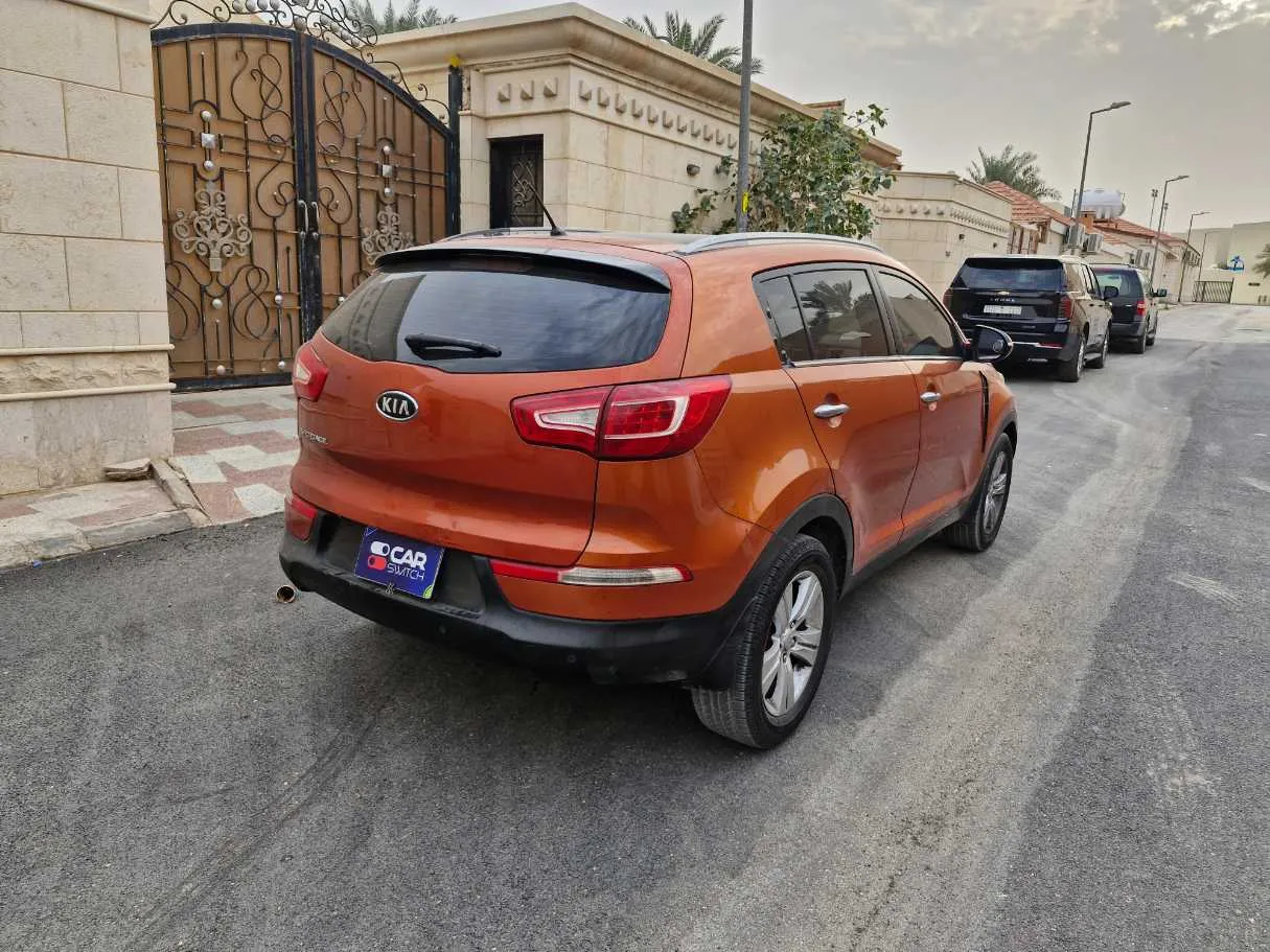 Car image 5