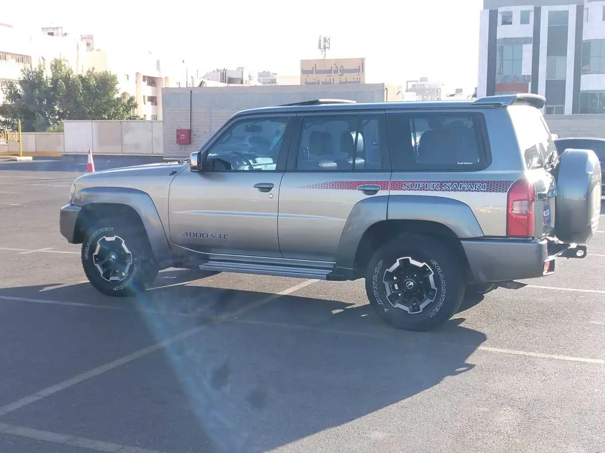 Car image 8