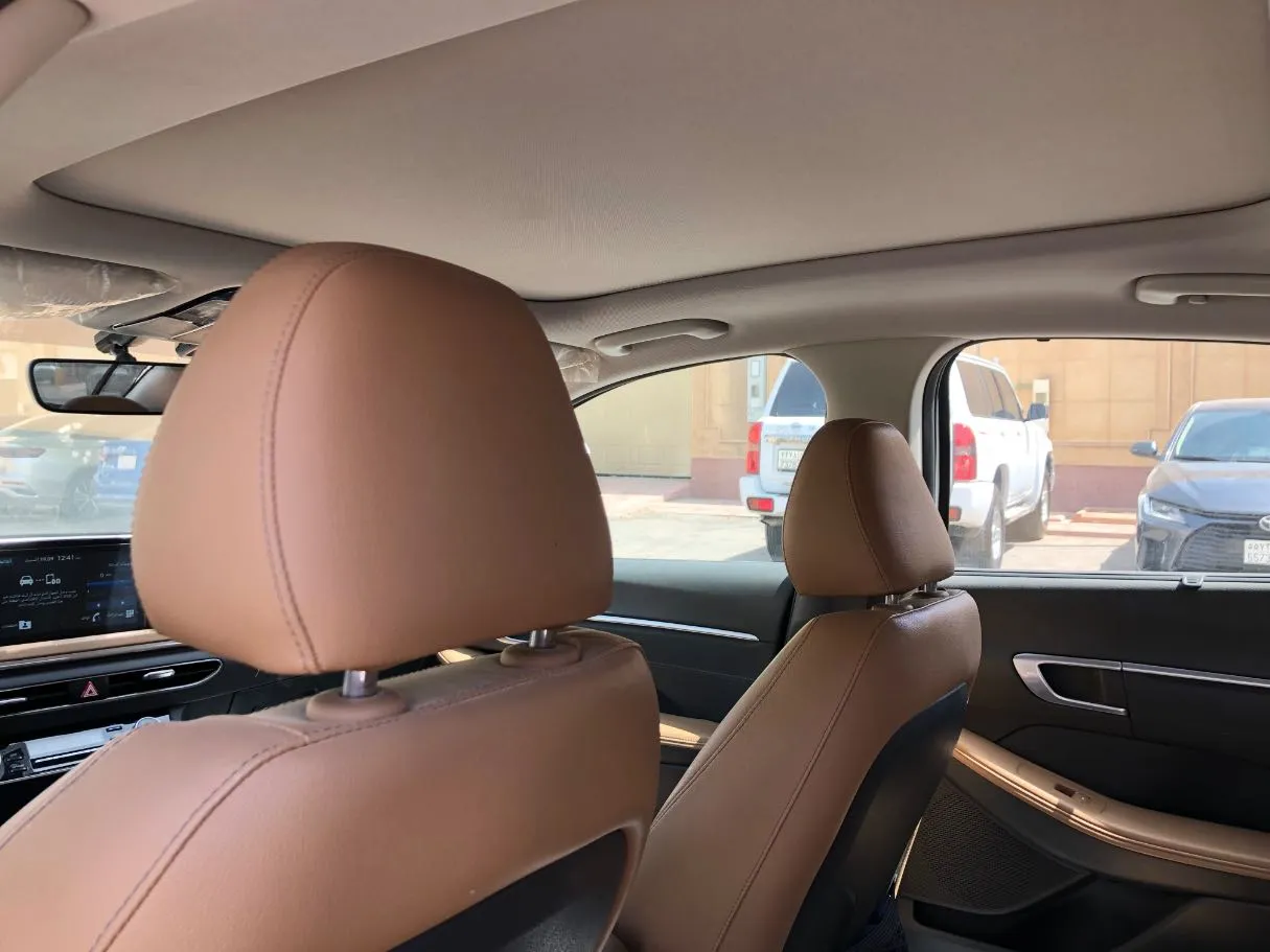 Car image 13