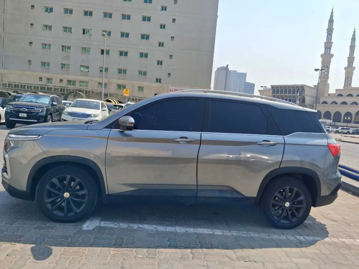 Car image 8