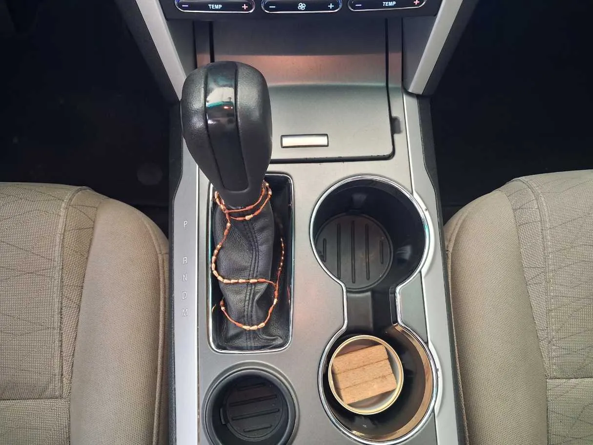 Car image 16