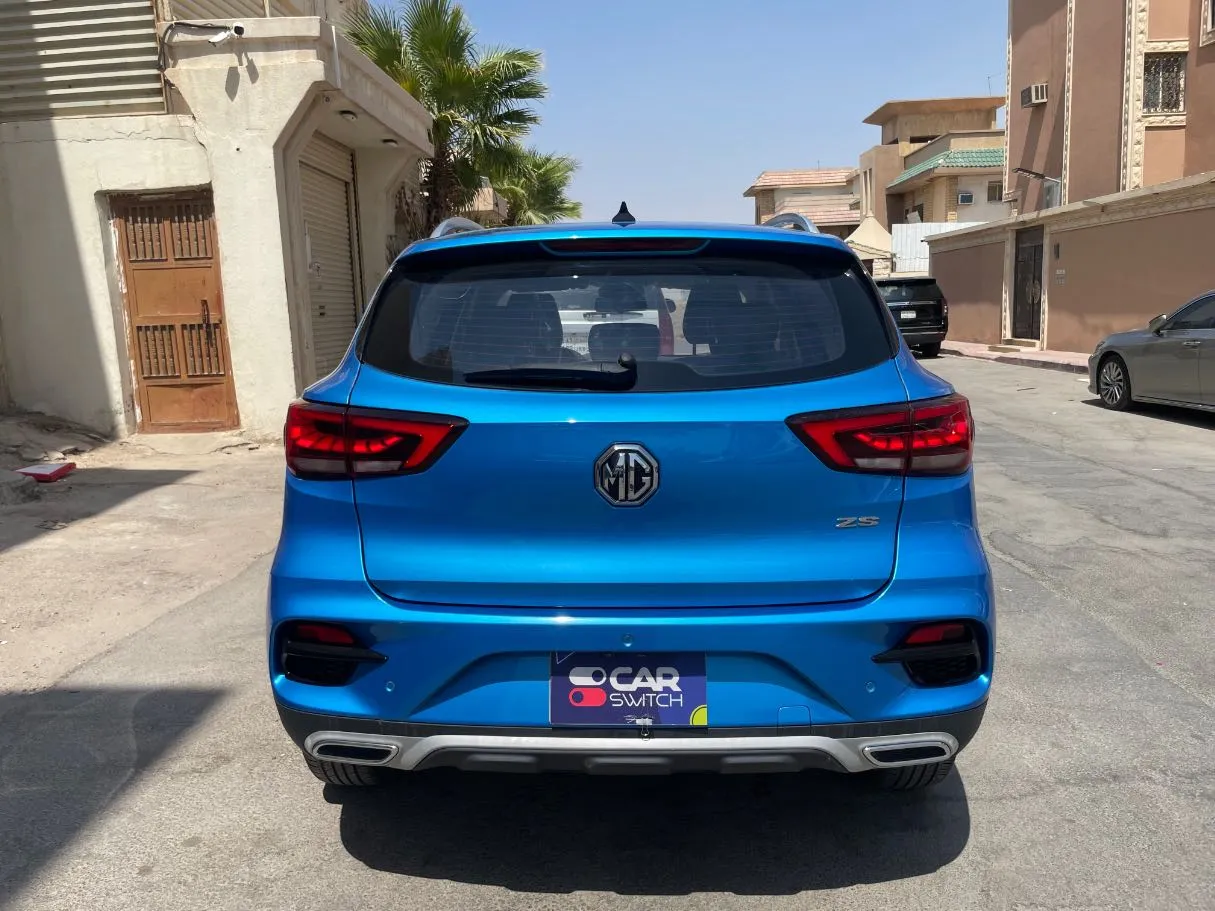 Car image 6