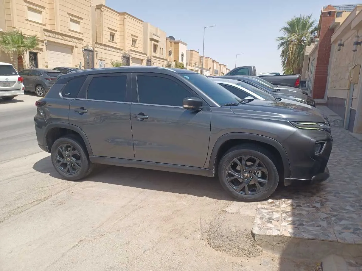 Car image 4