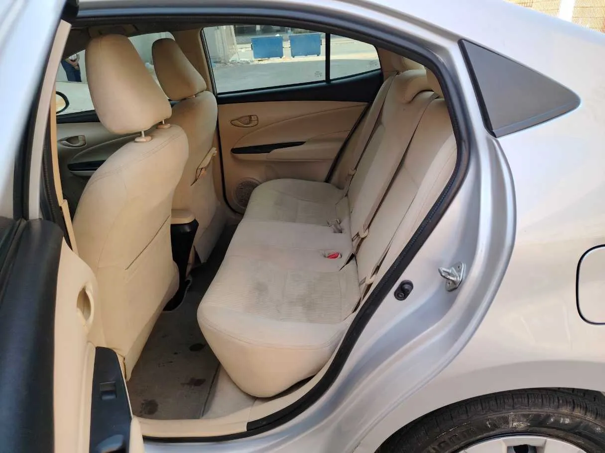 Car image 16