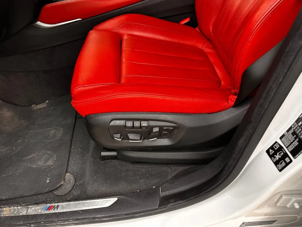 Car image 27