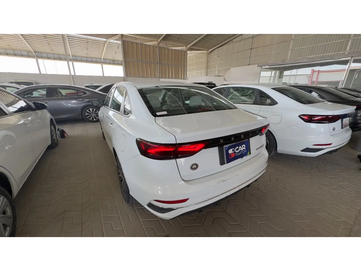 Car image 7