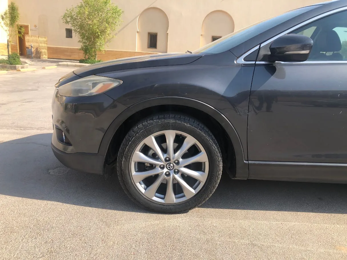 Car image 9