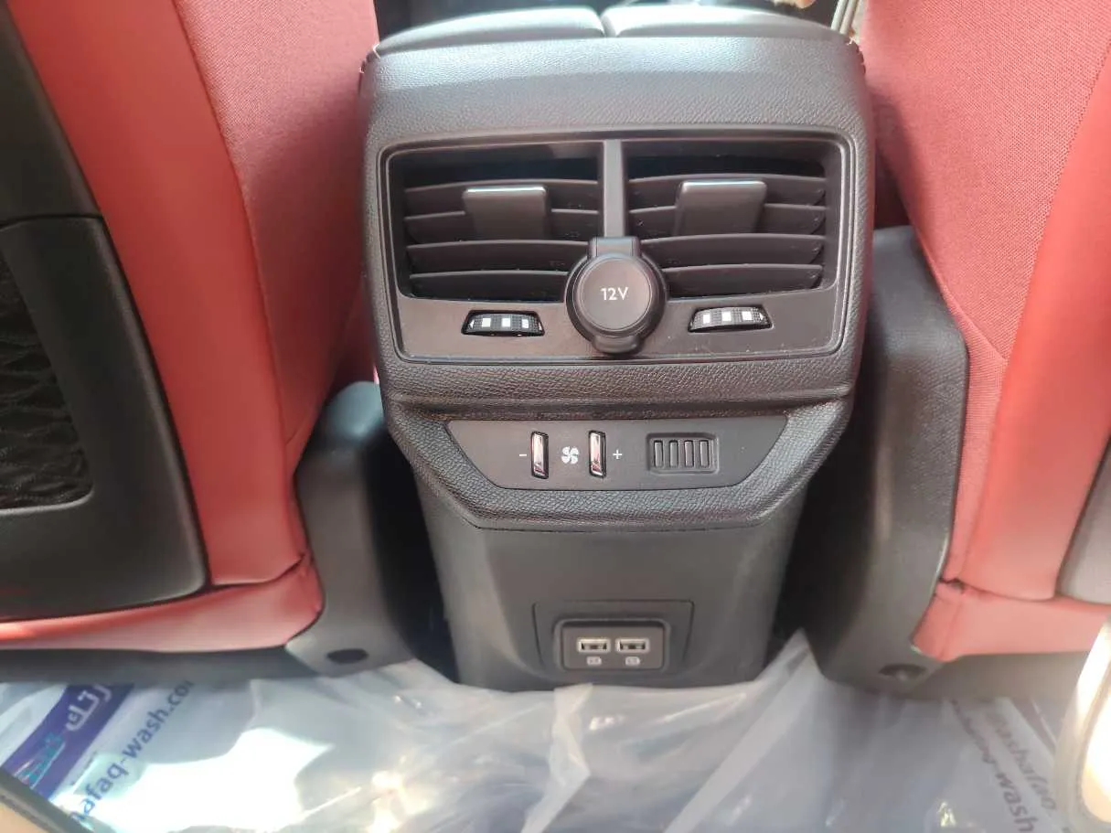 Car image 26