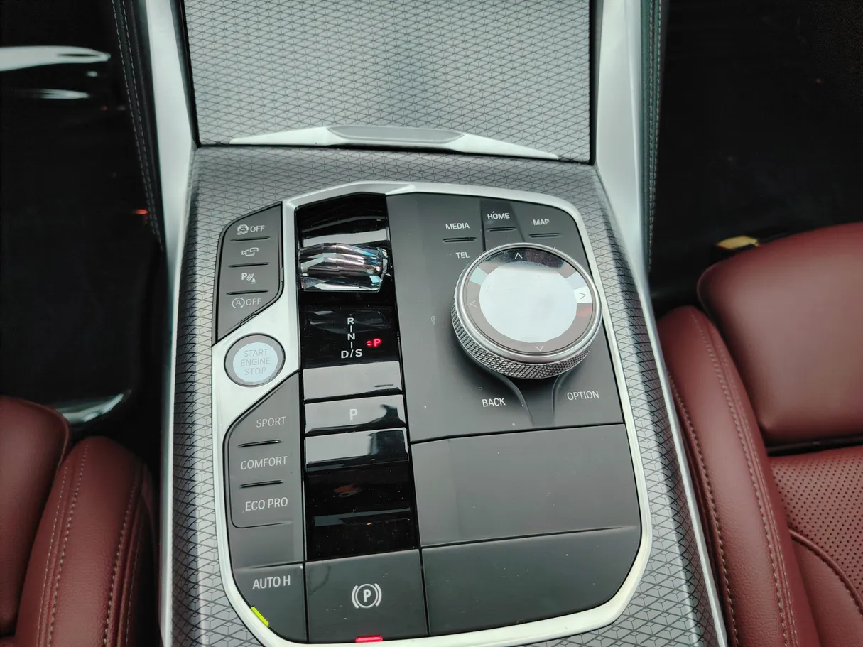 Car image 23