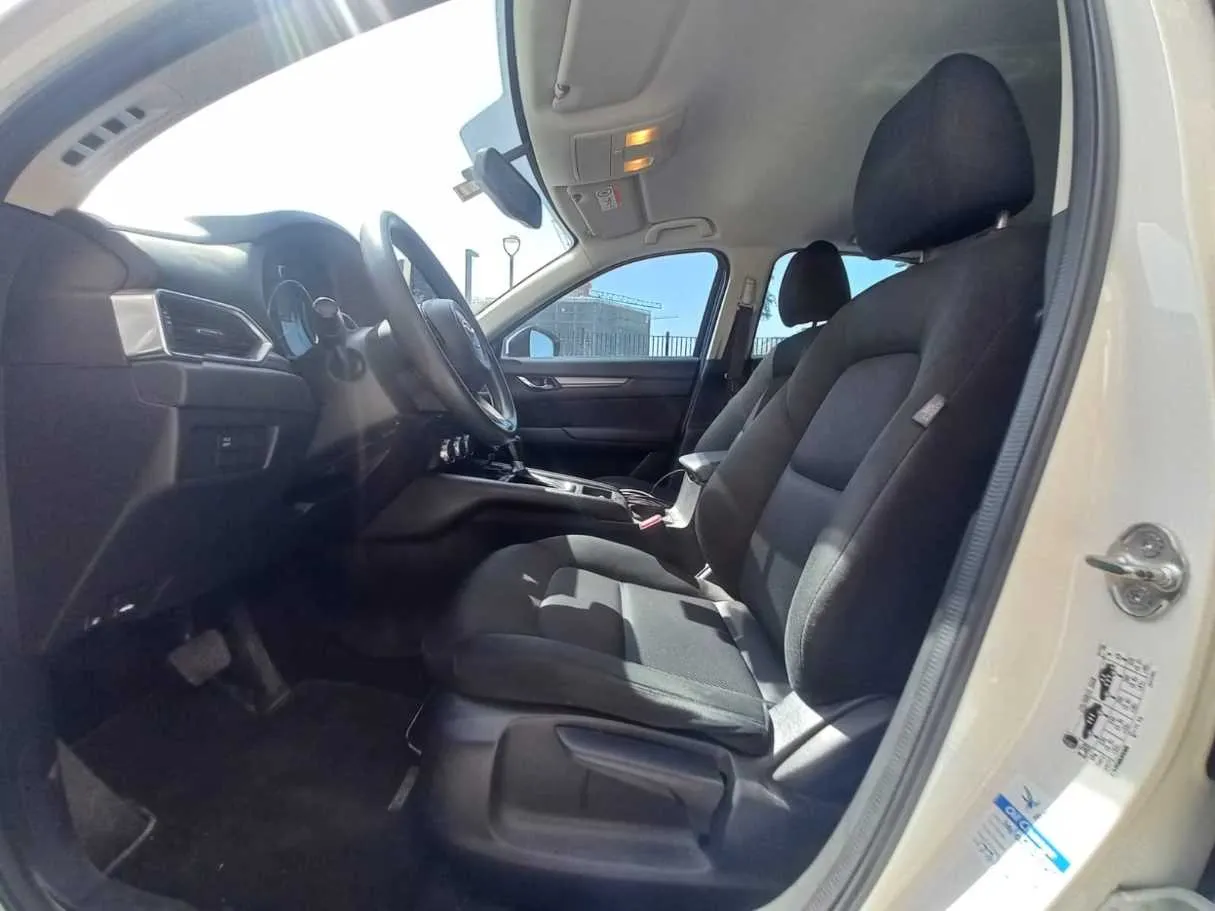 Car image 12