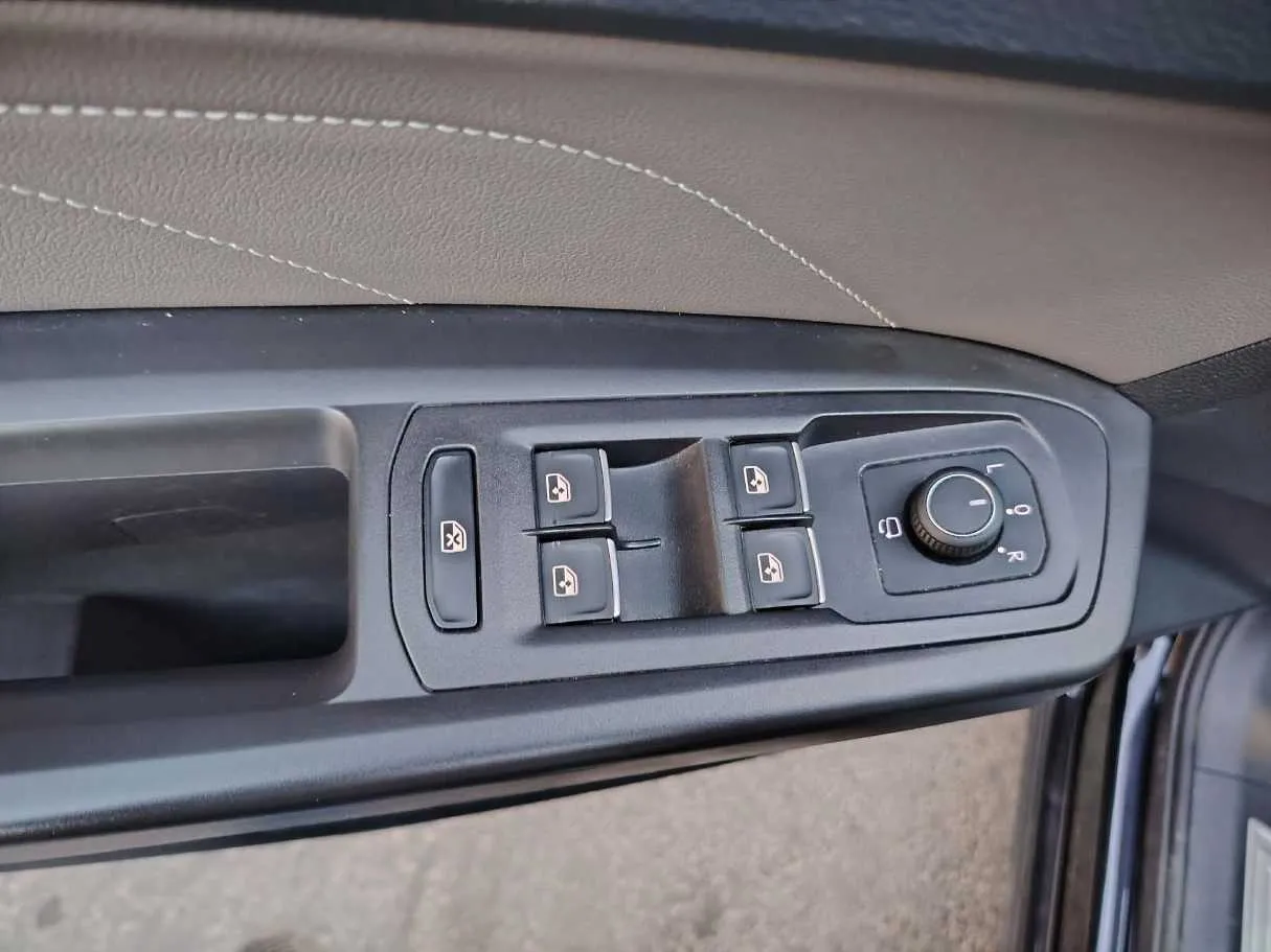 Car image 43