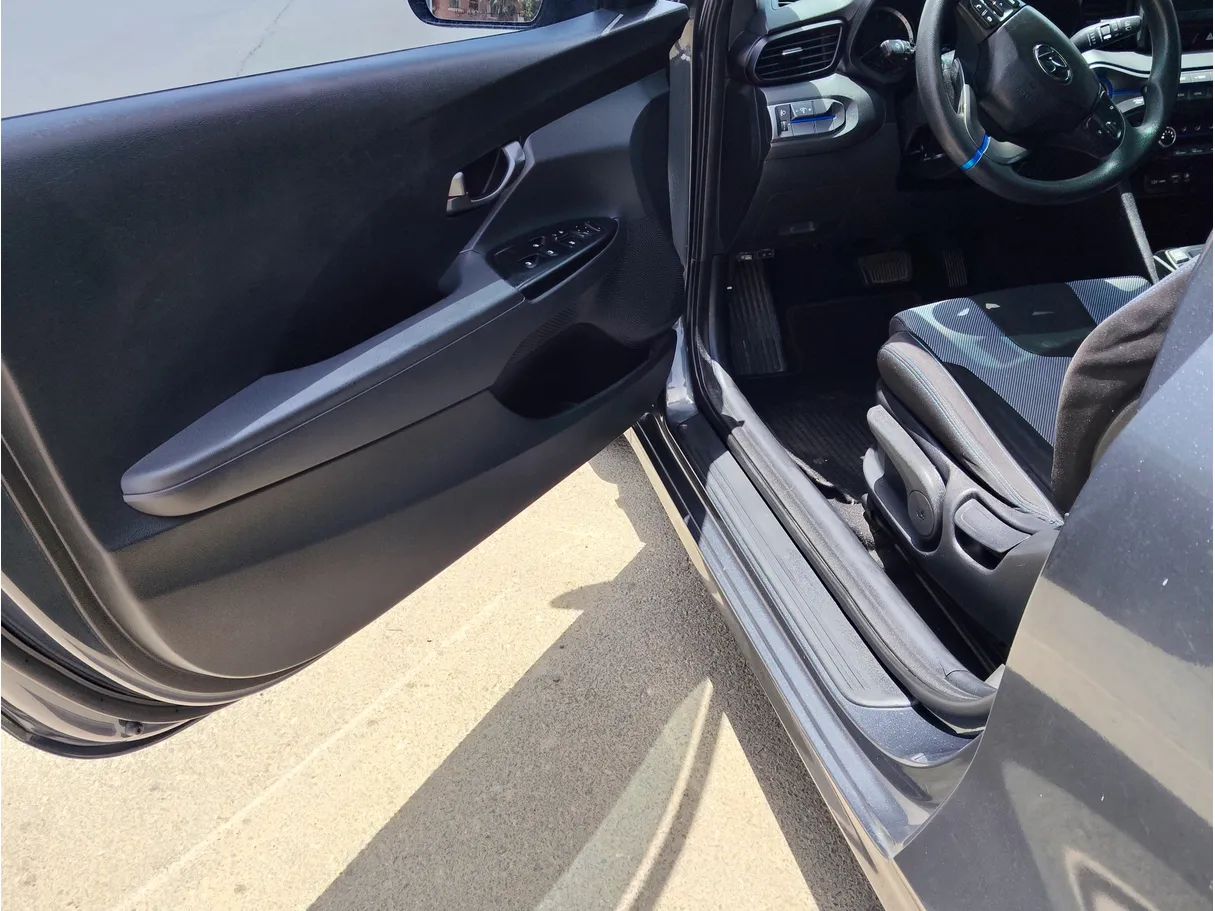 Car image 13