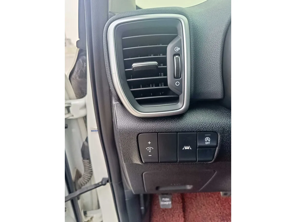 Car image 28