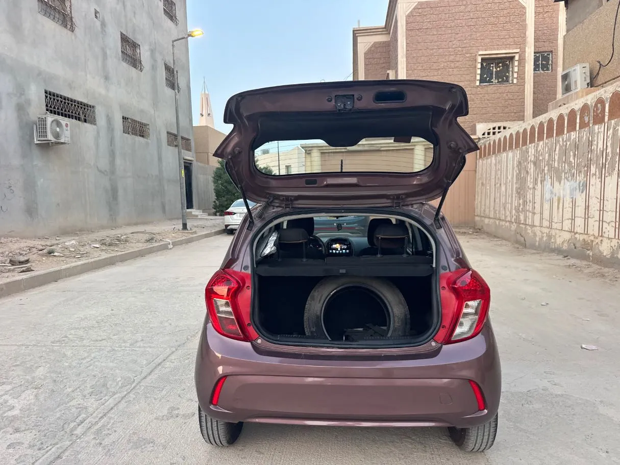 Car image 19