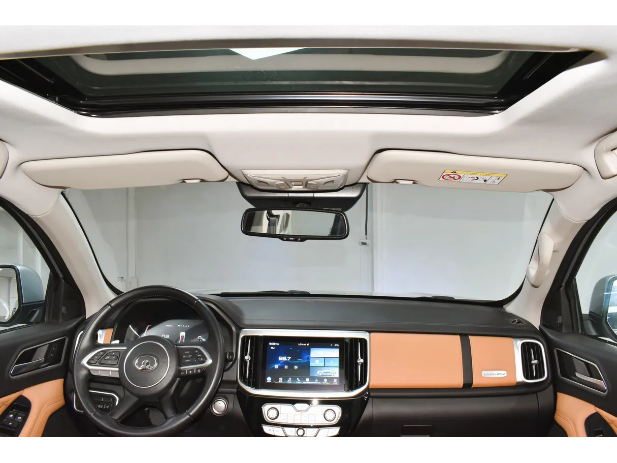Car image 14