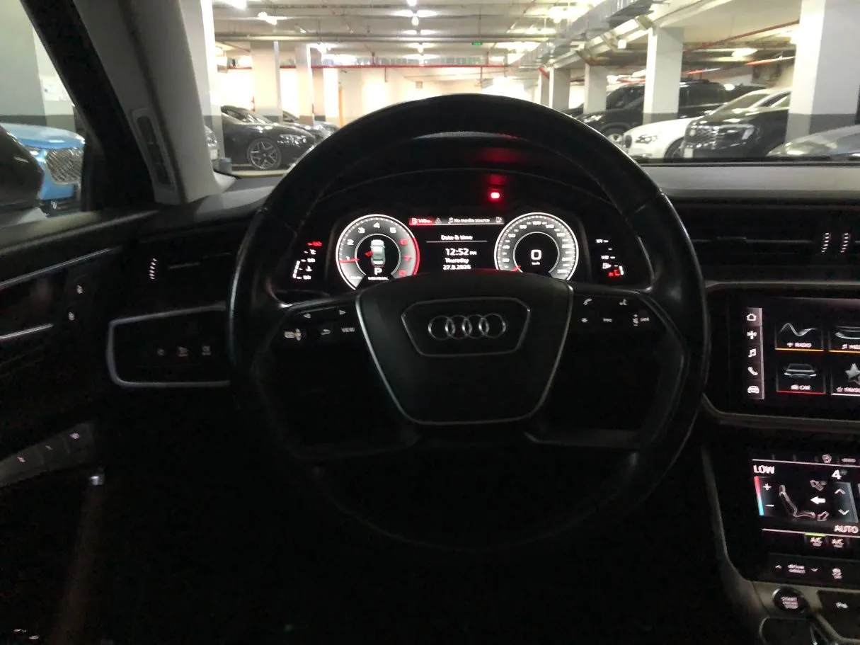 Car image 18