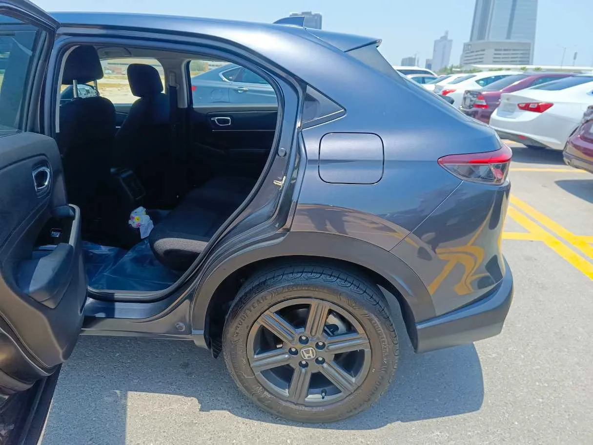 Car image 17