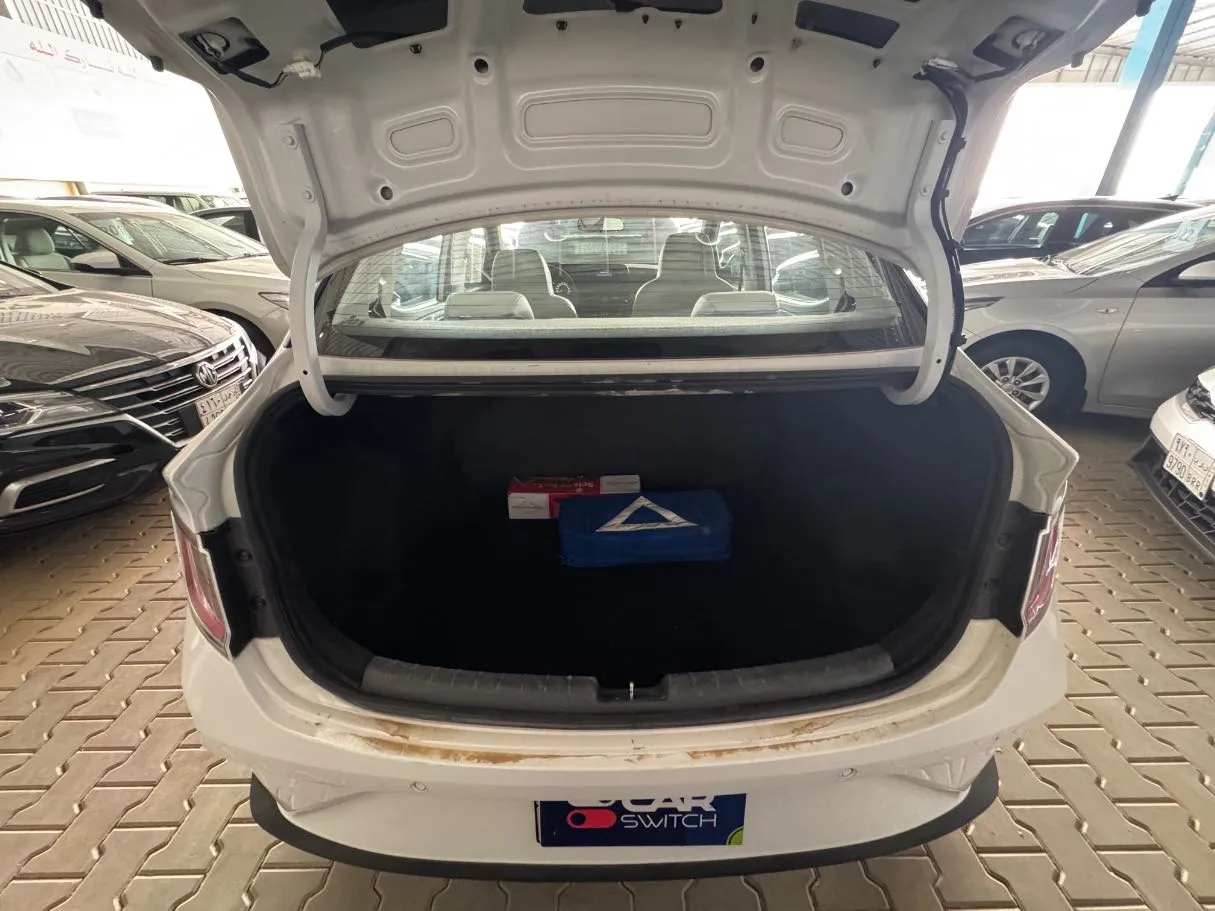Car image 17