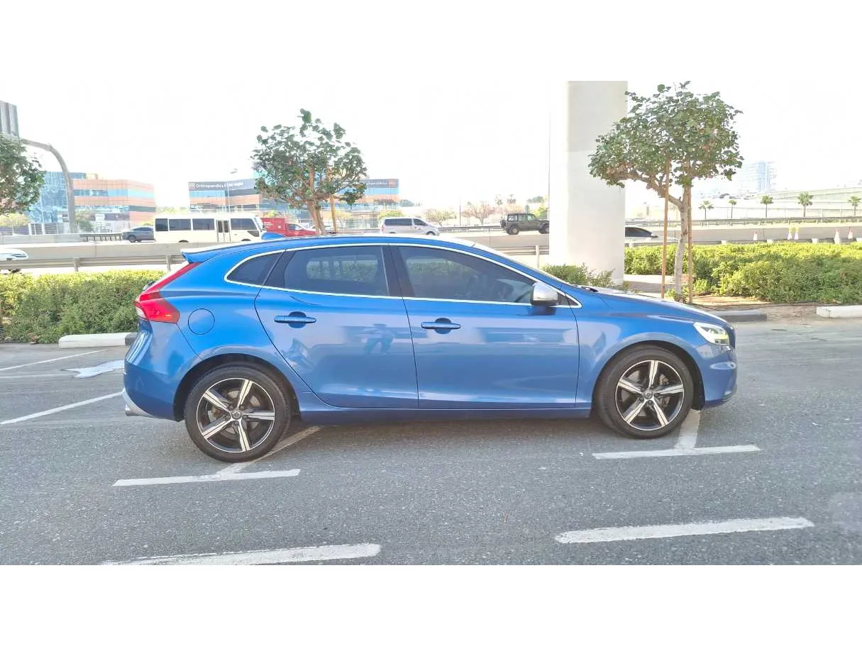 Car image 8