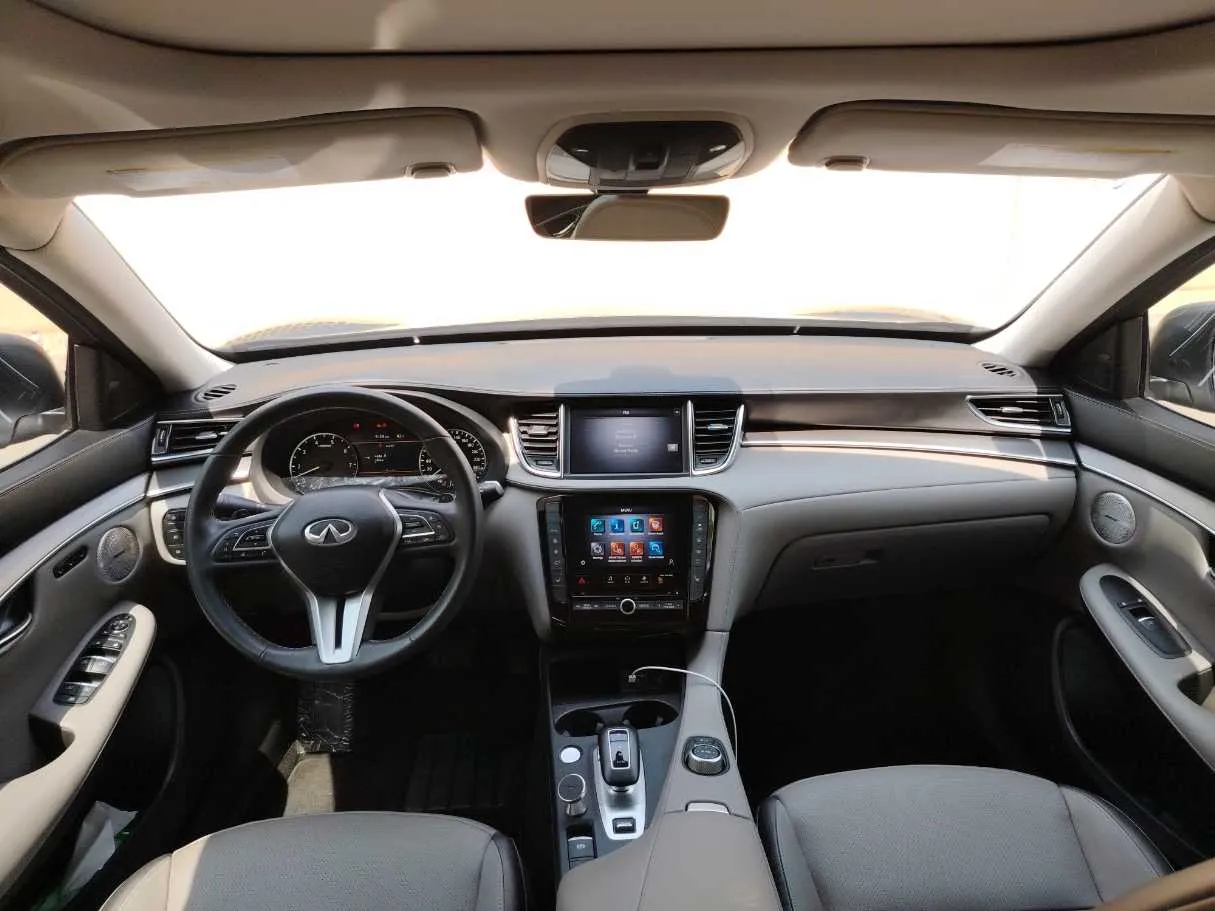 Car image 18