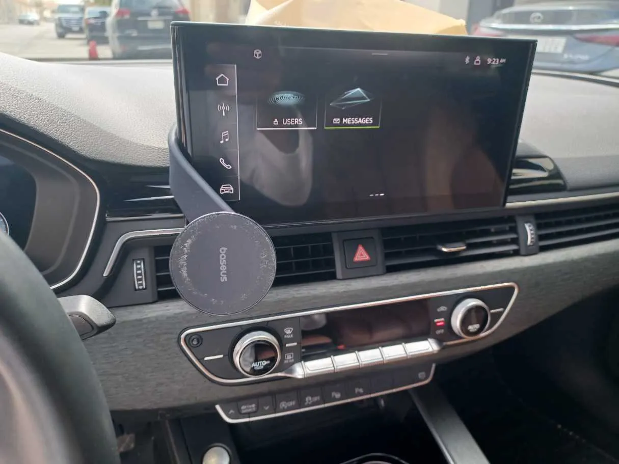 Car image 19